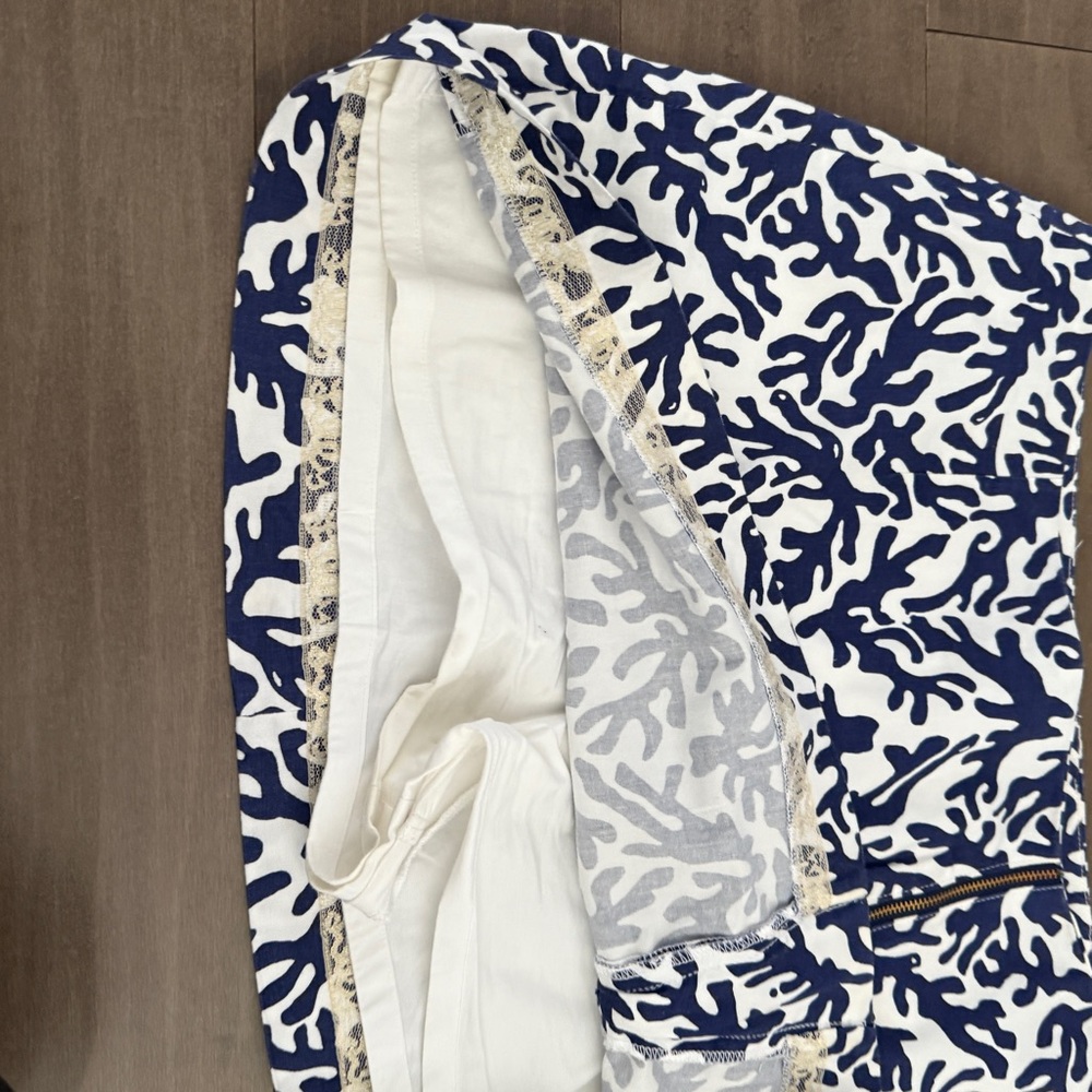 Lilly Pulitzer Auden Treasure Navy and White Patterned Skort Skirt - Picture 6 of 7